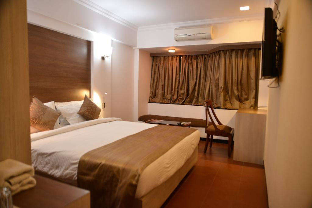 Meuse Jupiter Business And Luxury Hotel Nashik Room photo